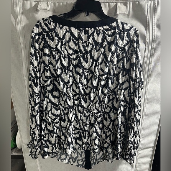 Talbots Smocked Feather Print Top Plus 2XLBlack And‎ White Button Up - Picture 7 of 7